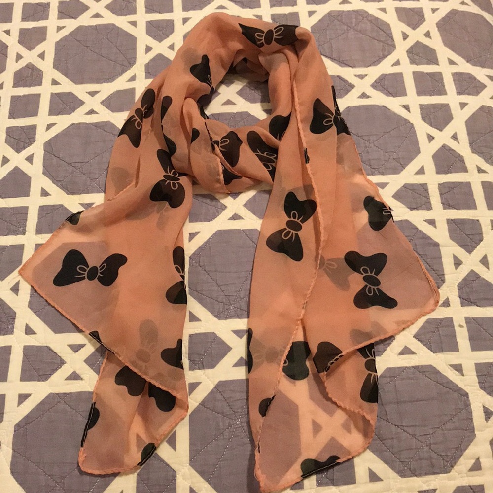Scarf pink with back bows